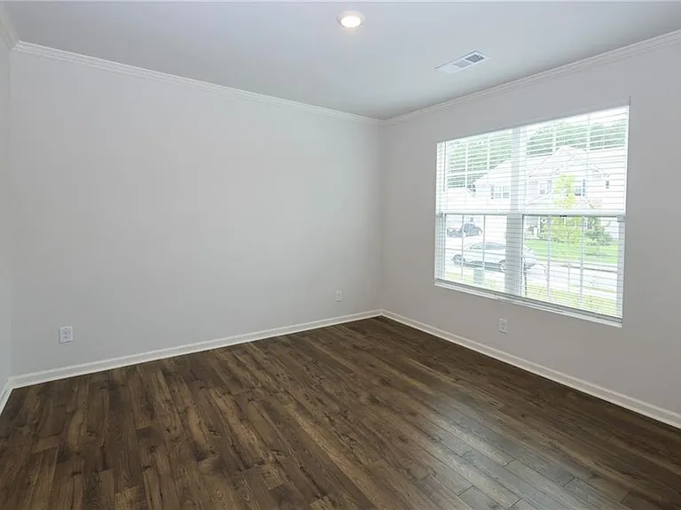 7566 Jennadee Dr — Photo 6