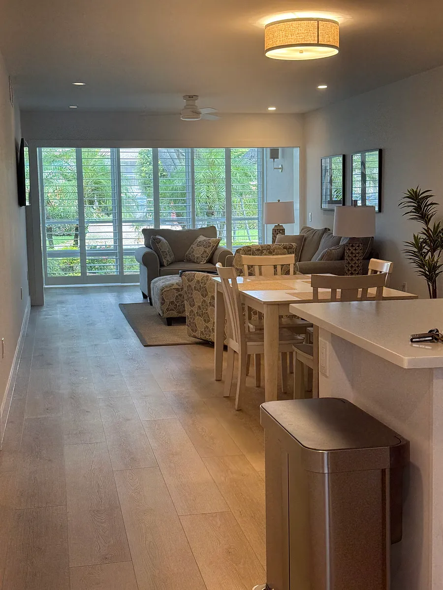 Photo 2 of 37 - 252 Banyan Blvd #252 - Naples, FL Building Photo - 252 Banyan Blvd #252