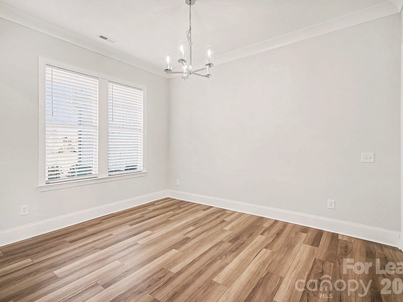 4 bed, 3.5 bath, 3807 sqft, $4,500 — Photo 4