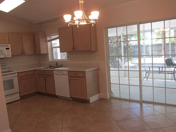 4th image of 2884 SE Melaleuca Blvd