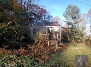 588 Blandon Rd, Fleetwood, PA 19522