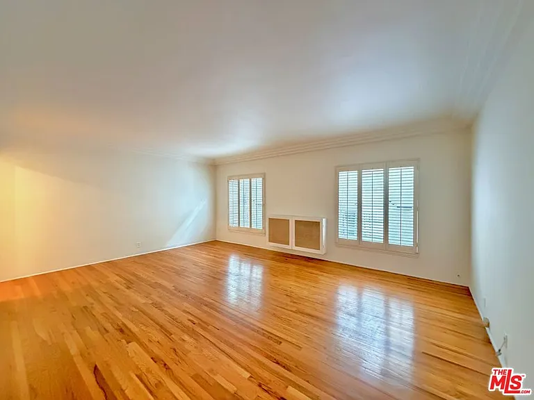 8472 1/2 Fountain Ave — Photo 10