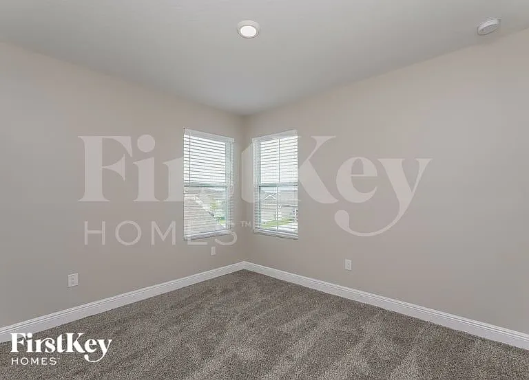 4323 Reisswood Loop — Photo 12