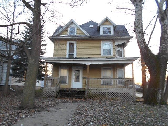 1st image of 300 2nd Ave