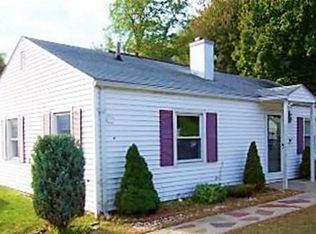 79 Vadnais St, Springfield, MA 01104