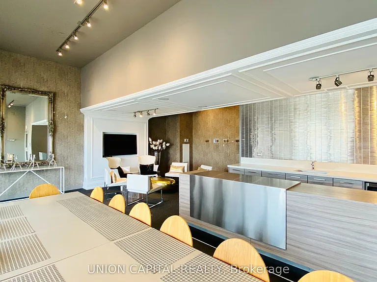 510 King St E #607 — Photo 23