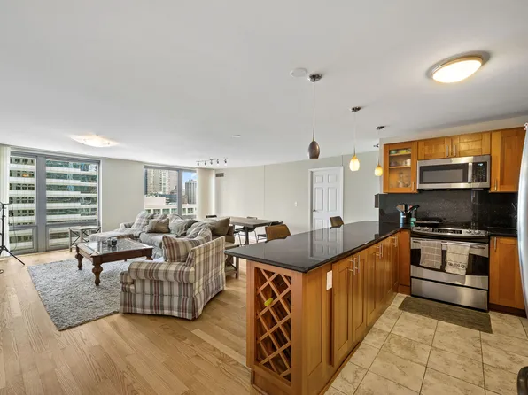 440 N Wabash Ave, Chicago, IL