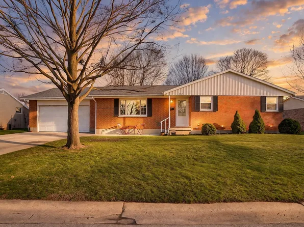 832 Park Dr, Wapakoneta, OH 45895