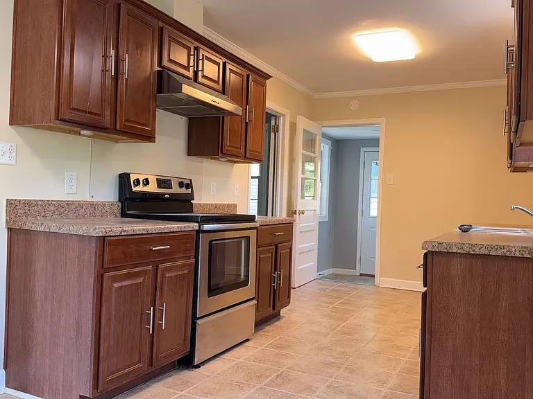 734 Fairfield St — Photo 13