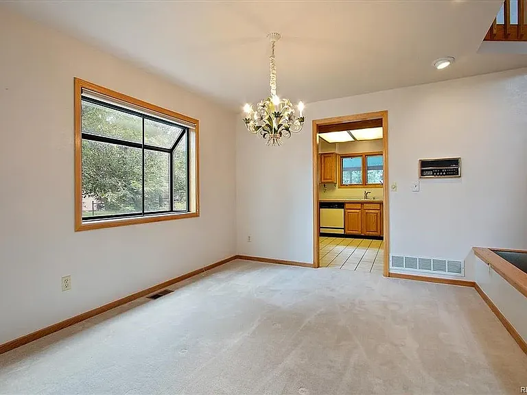 907 S Emporia St — Photo 10