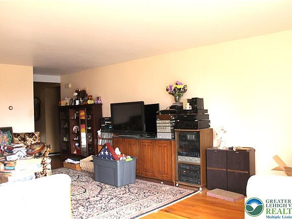 3rd image of 222 Myrtle Ave