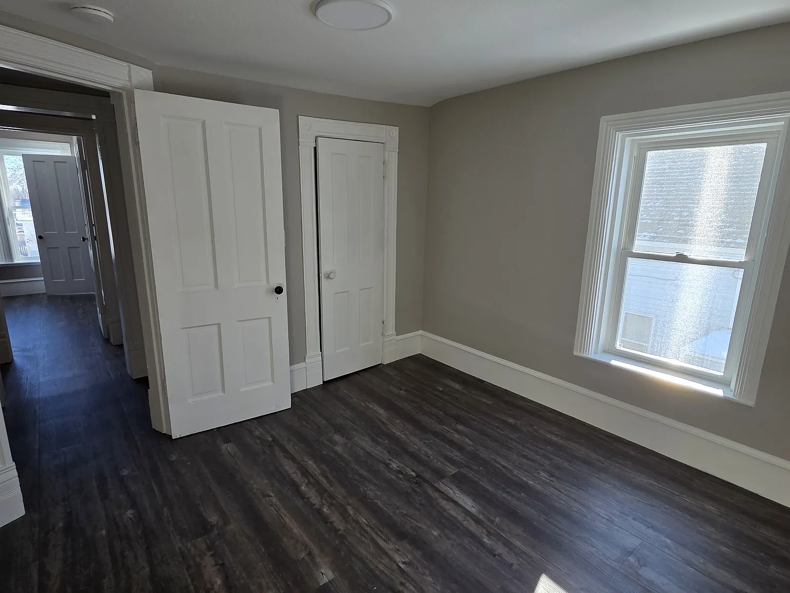 3 bed, 2000 sqft, $2,100 — Photo 2