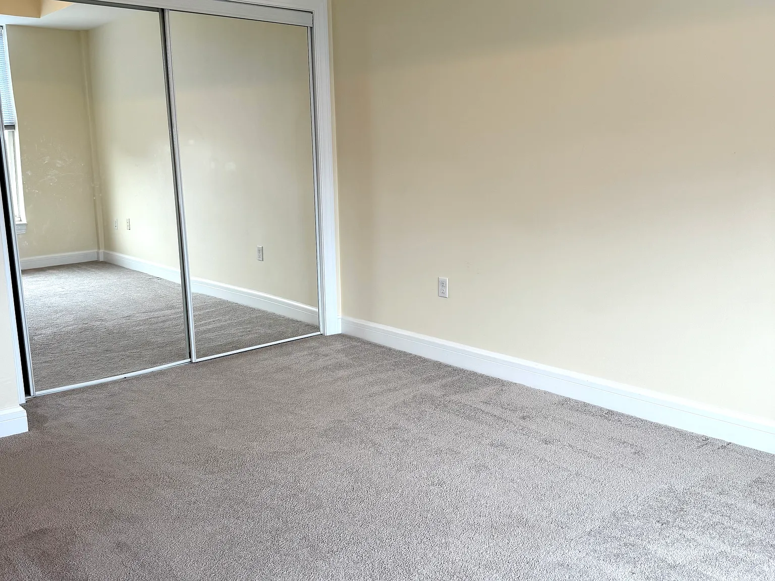 2 bed, 1139 sqft, $3,200 — Photo 4