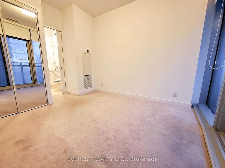12 York St #4110 — Photo 5