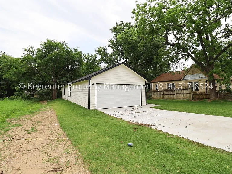 43 S Toledo Ave — Photo 4