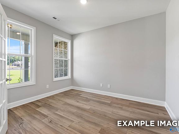 4th image of 220 Cunningham St