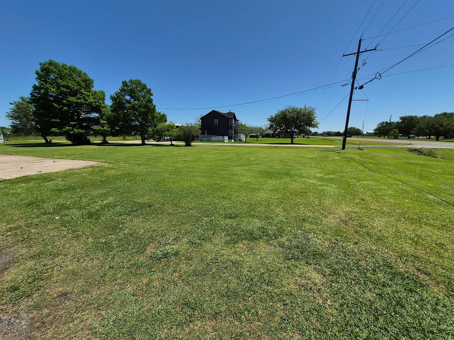 3 bed, 2.0 bath, 1456 sqft, $2,000 — Photo 3