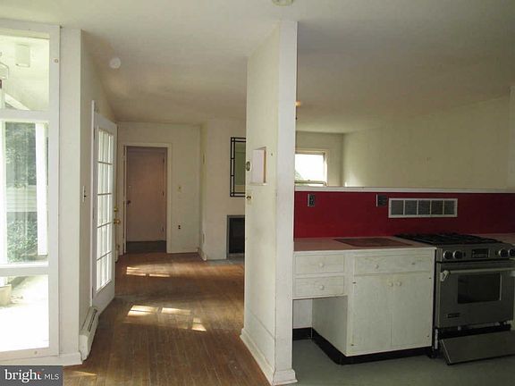 4th image of 1 Grandview Ave