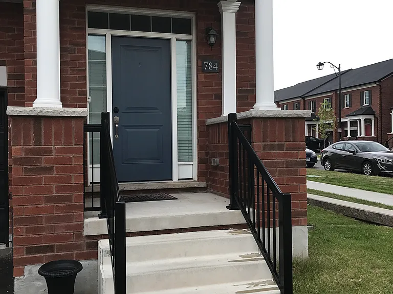 784 Banks Cres — Photo 13