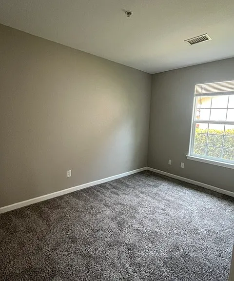 519 N Ferrocarril Rd — Photo 10