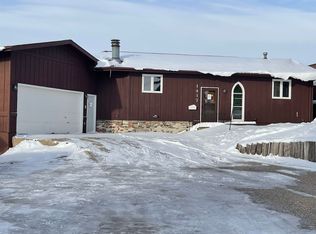 1417 16th St NW, Minot, ND 58703