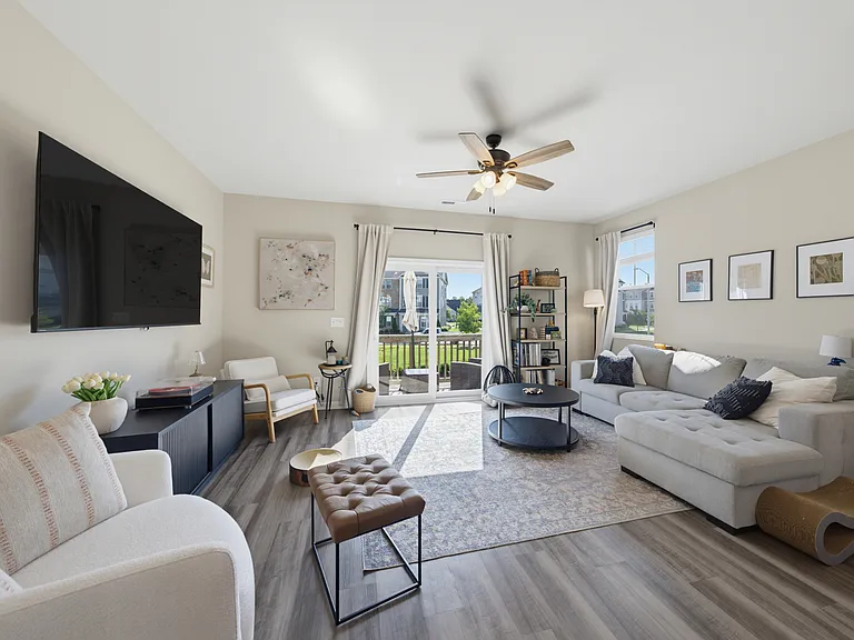 5933 Illuminate Ave — Photo 2