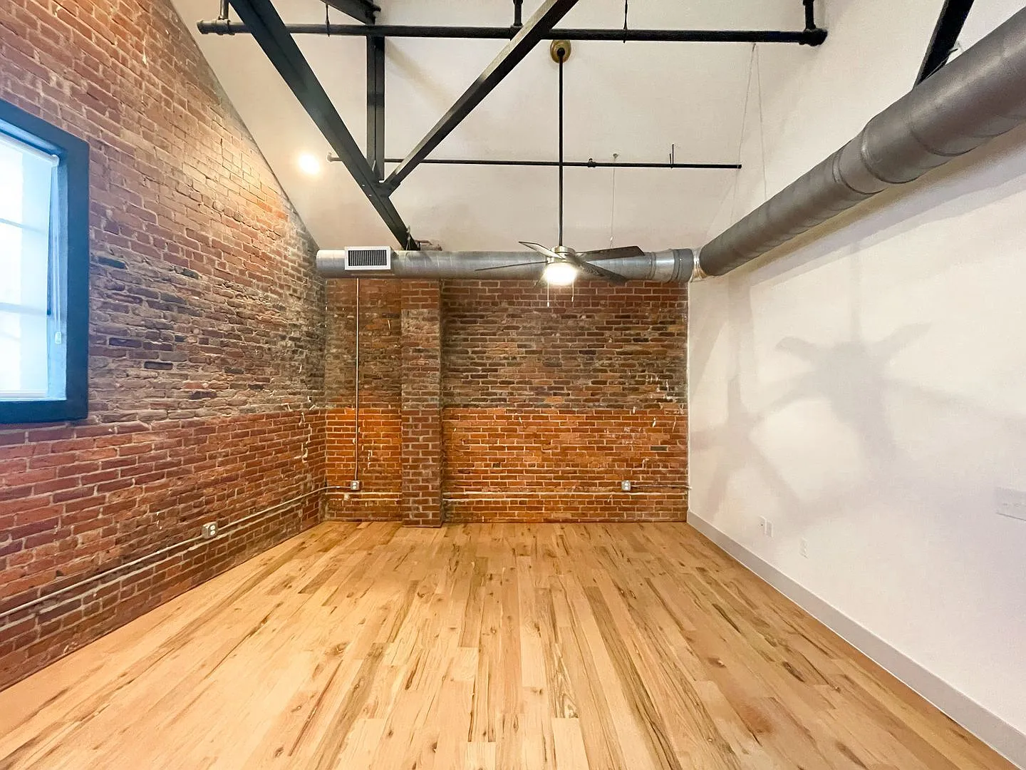2 bed, 2.0 bath, 1040 sqft, $1,795 — Photo 3