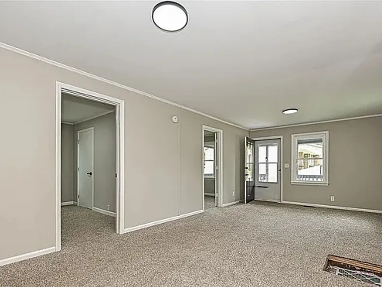 225 Charlesvoix Ave — Photo 8