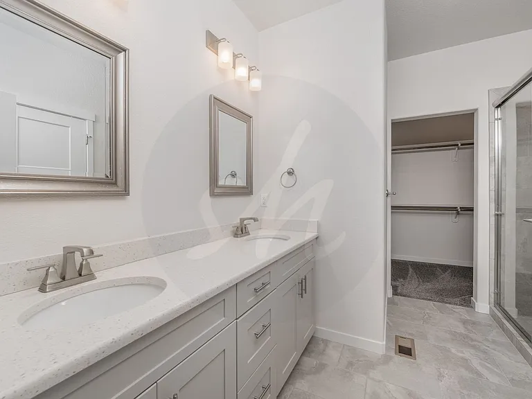 5747 Villa Lorenzo Dr — Photo 13