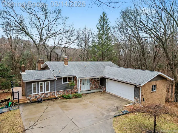 1380 Kent Rd, Ortonville, MI 48462