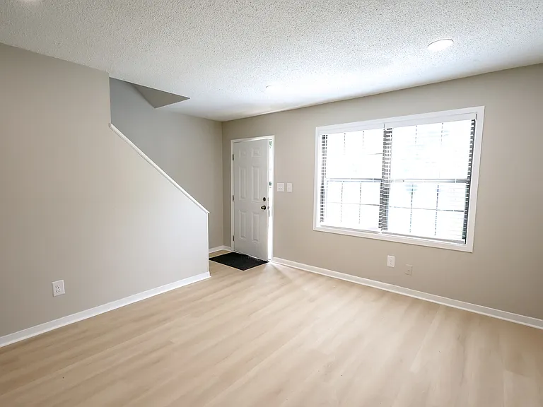 230 Adams St — Photo 5