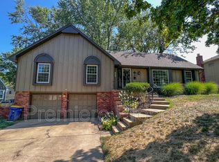 10727 W 101st Ter, Overland Park, KS 66214