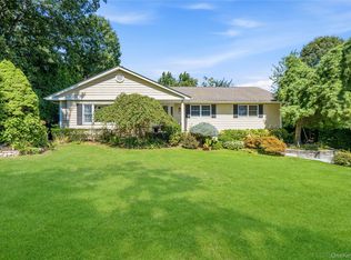 20 High Ridge Rd, Plainview, NY 11803