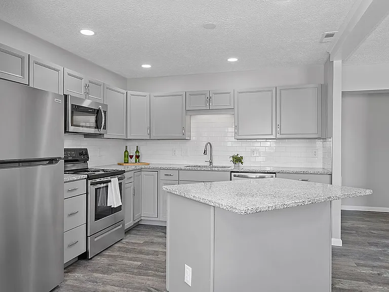 Skyridge Apartment Homes — Photo 36