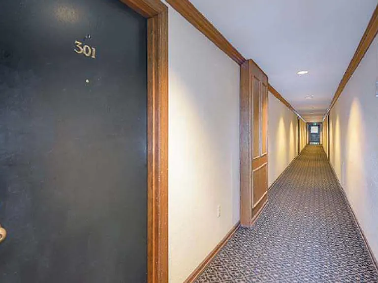 Stanford Arms Apartments — Photo 6