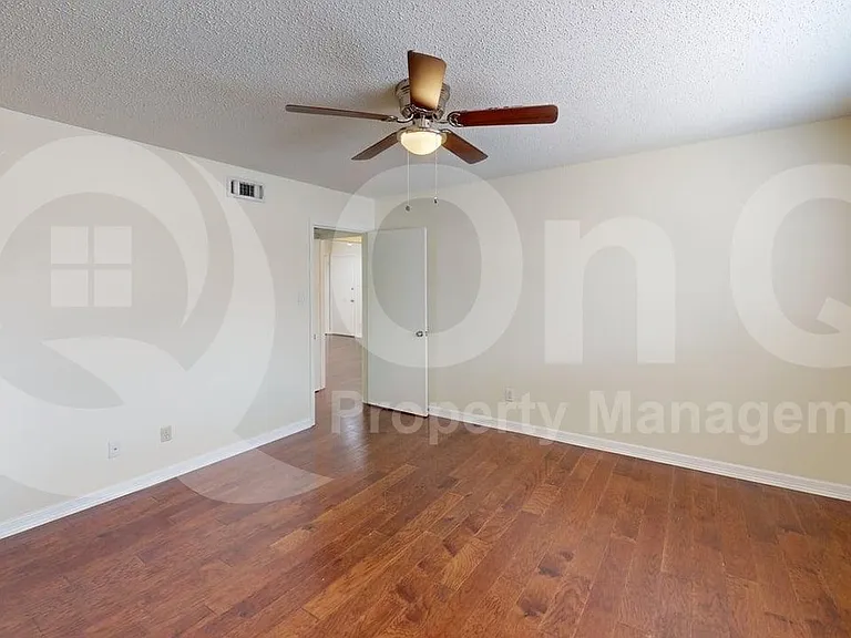 5835 Sandhurst Ln #D — Photo 8
