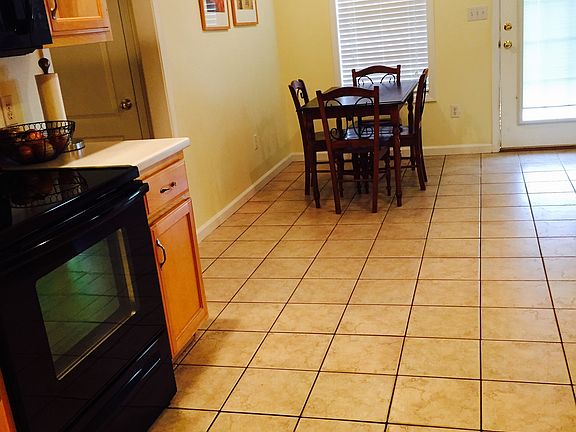 3rd image of 2800 Carriage Hill Dr