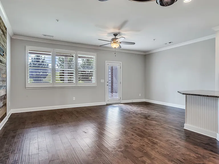 1477 Channing Dr — Photo 15