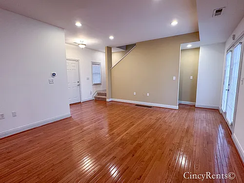 1716 Grandmere Lane - 3bd 2.5ba Townhome with 2 car garage! Private Balcony! Great Location - Eas... — Photo 3