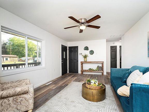 5th image of 806 W State St