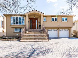 639 Golf Dr, Valley Stream, NY 11581