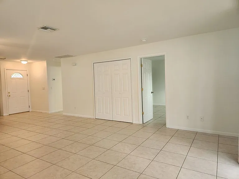 1623 SW Santa Barbara Pl — Photo 8