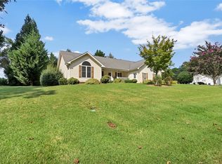 102 Cardinal Dr, Seneca, SC 29672