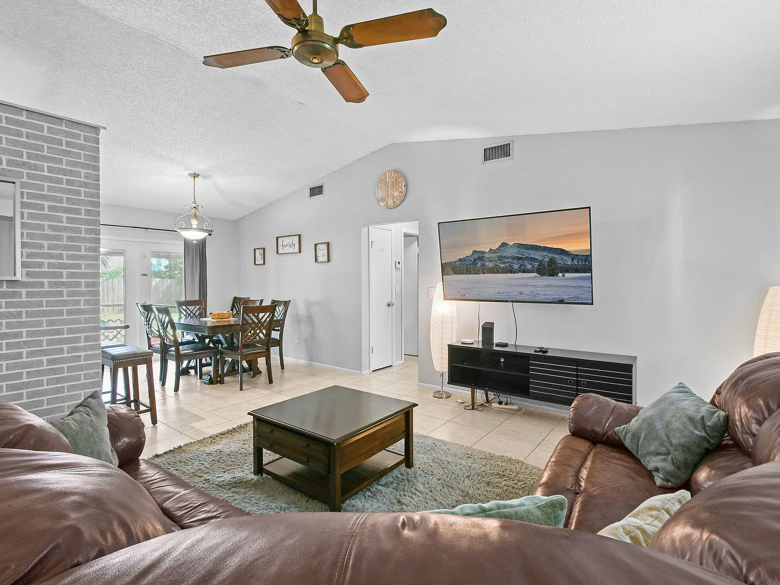 3 bed, 2.0 bath, 1264 sqft, $2,495 — Photo 2
