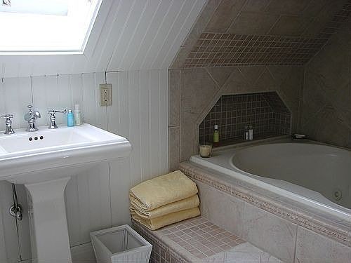 3rd floor jacuzzi bath