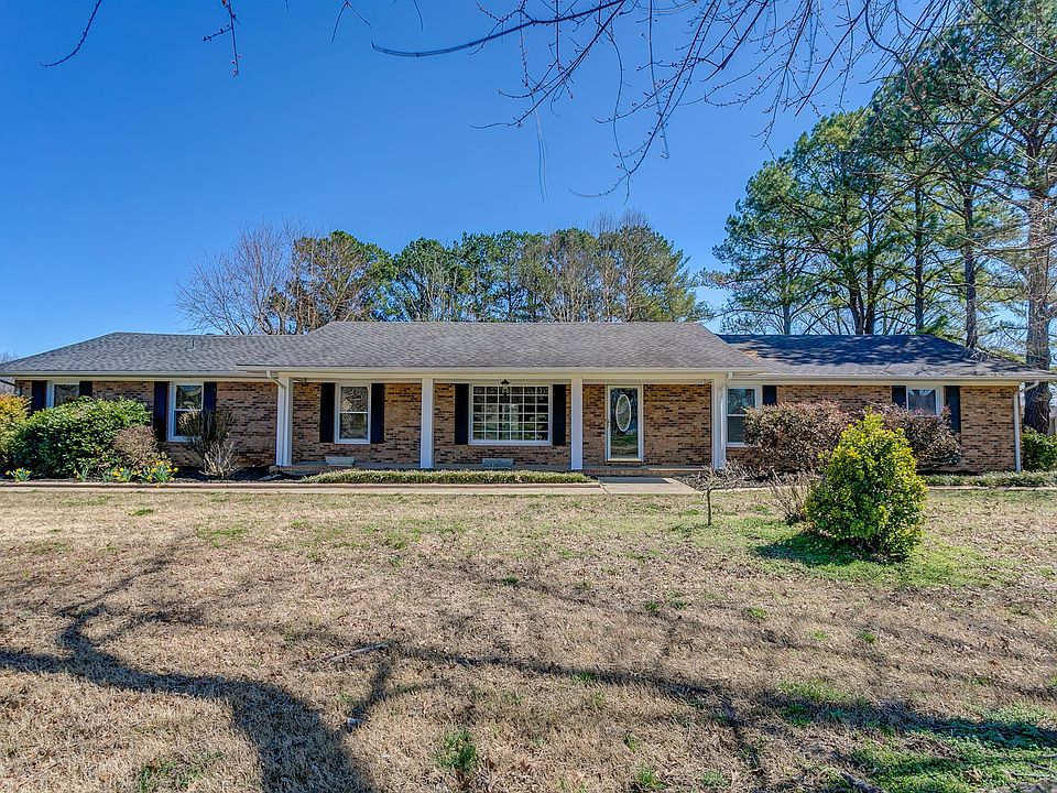 1st image of 2977 Parkwood Dr