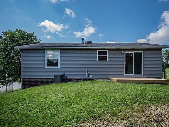 3rd image of 727 Cedardale Dr