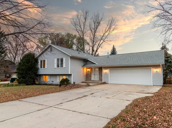 907 6th St NW, Kasson, MN 55944