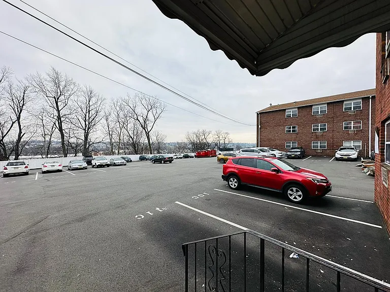 560 Washington Ave #15 — Photo 13