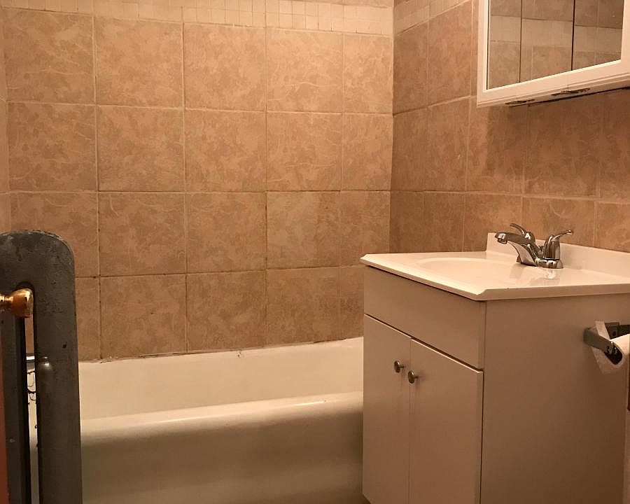 2nd image of 3734 N Pine Grove Avenue # Fl 2nd